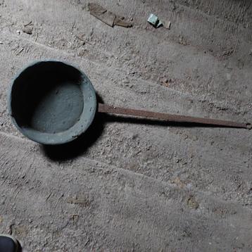 oude koperen pan beschikbaar voor biedingen