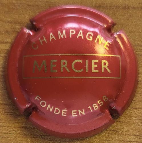 Capsule Champagne Mercier Bordeaux clair/or encadré n38, Collections, Vins, Comme neuf, Champagne, France, Enlèvement ou Envoi