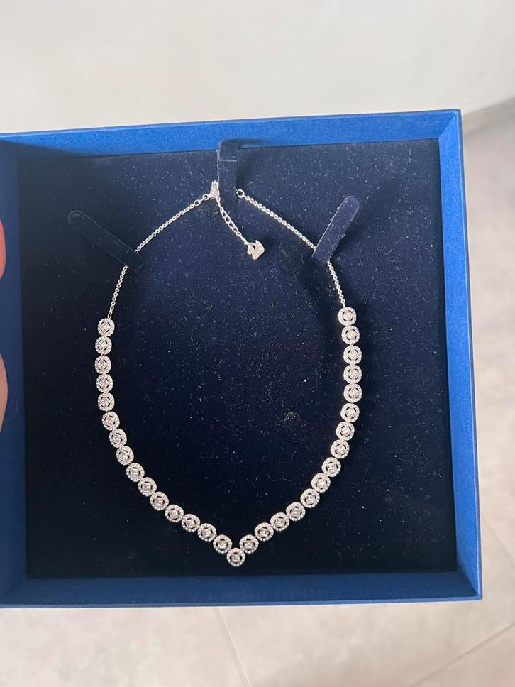 Swarovski nooit gedragen Angelic square 5364318, Handtassen en Accessoires, Kettingen, Nieuw, Zilver, Wit, Ophalen