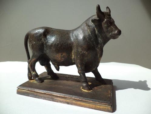 XIXE. prix taureau GANZ & CIE BUDAPEST taureau Magyar à Mène, Antiquités & Art, Art | Sculptures & Bois, Enlèvement ou Envoi