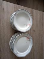 12  platte borden + 12 diepe borden, Ophalen, Zo goed als nieuw, Bord(en)