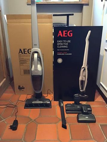Aspirateur balai AEG ANIMAL 5000 AS52A212XN sans sac, Enlèvement, Comme neuf, Aspirateur