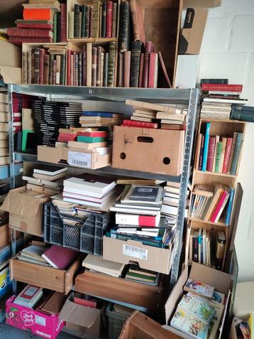 Zeer groot lot boeken : TE KOOP OF TE RUIL beschikbaar voor biedingen