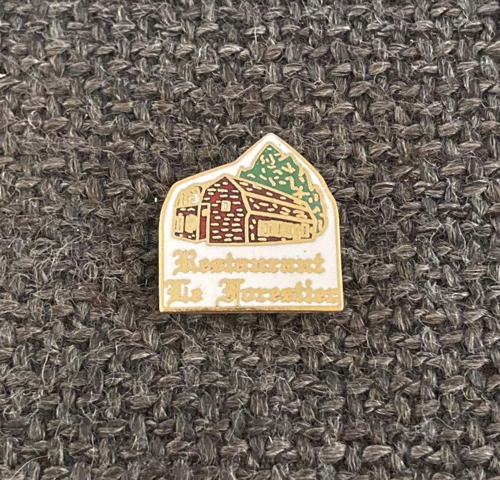 PIN - RESTAURANT LE FORESTIER, Verzenden, Gebruikt, Overige onderwerpen, Speldje of Pin