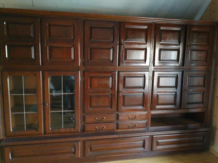 Massieve houten kast / Grande armoire en bois massif, Antiek en Kunst, Antiek | Meubels | Kasten, Ophalen