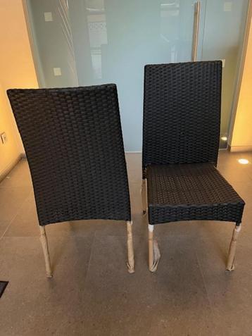 2 Nieuwe Stoelen in kunststof vlechtwerk beschikbaar voor biedingen
