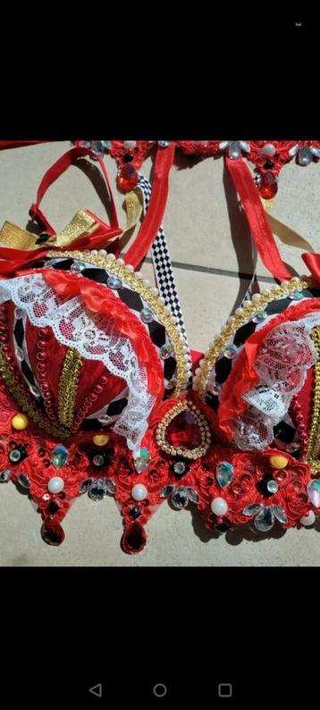 Red queen setje beschikbaar voor biedingen