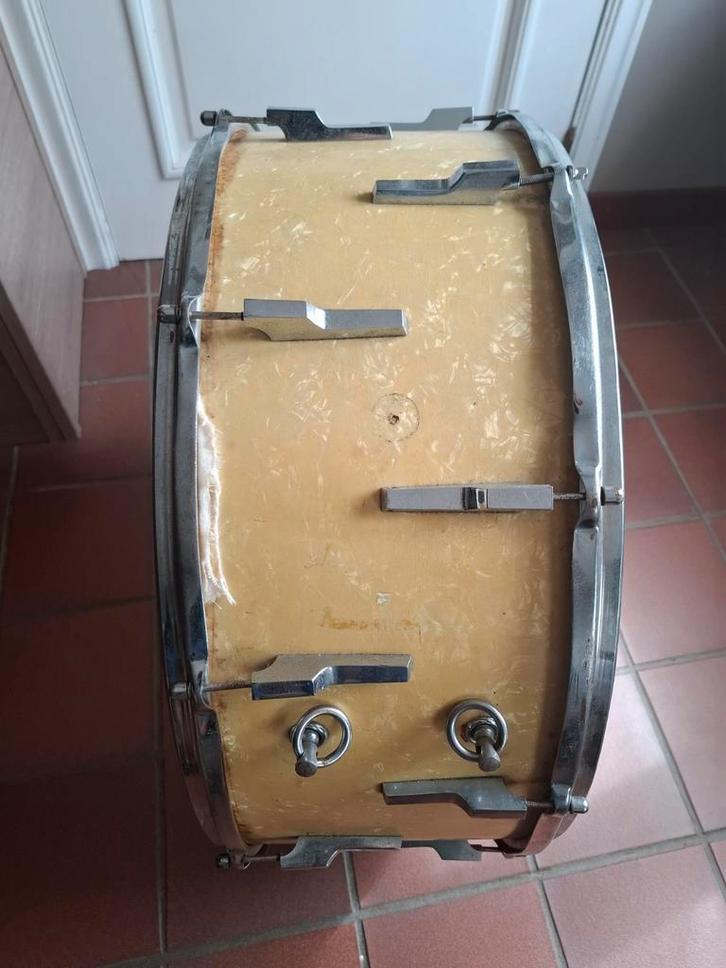 Tambour de 24 pouces avec harnais ou grosse caisse supplémen, Musique & Instruments, Instruments | Accessoires, Utilisé, Enlèvement