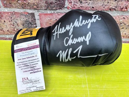 Mike Tyson gesigneerde bokshandschoen – met JSA COA, Sport en Fitness, Boksen, Zo goed als nieuw, Ophalen