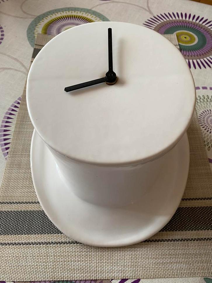 Pop Art witte pokerhoedklok, Antiek en Kunst, Antiek | Klokken, Ophalen of Verzenden