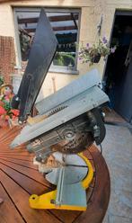 Scie a onglet avec table de coupes