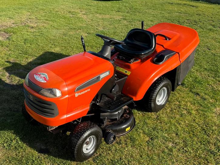 Husqvarna zitmaaier in zeer goede staat met 2cyllinder motor, Tuin en Terras, Zitmaaiers, Gebruikt, 90 tot 120 cm, Elektrische starter