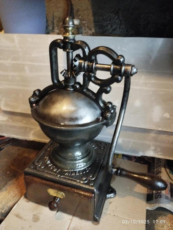 Peugeot senioren nummer 1 koffiemolen, Antiek en Kunst, Antiek | Overige Antiek, Verzenden