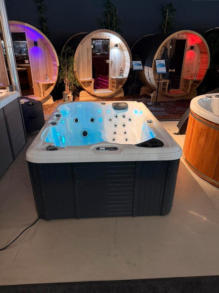 Jacuzzi balboa 3 pers spa, Tuin en Terras, Bubbelbaden en Hottubs, Zo goed als nieuw, Pomp, Ophalen