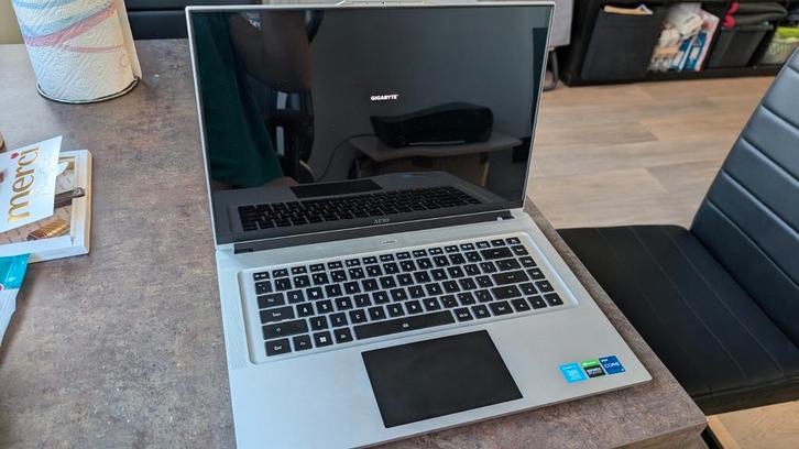 Gigabyte aero 16 OLED creators/gaming laptop, Informatique & Logiciels, Ordinateurs portables Windows, Comme neuf, 16 pouces, SSD