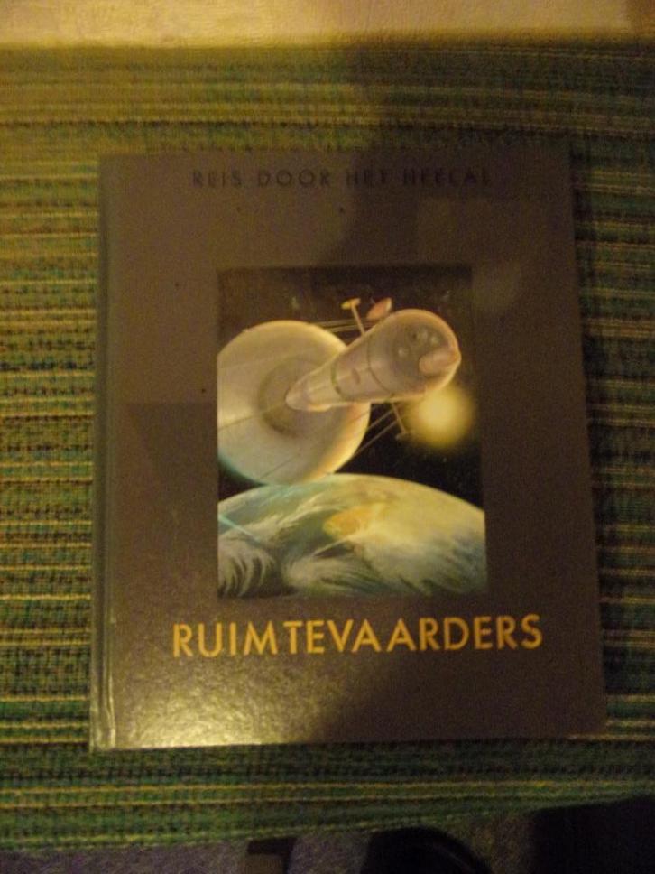 REIS DOOR HET HEELAL / RUIMTEVAARDERS, Boeken, Wetenschap, Zo goed als nieuw, Ophalen of Verzenden