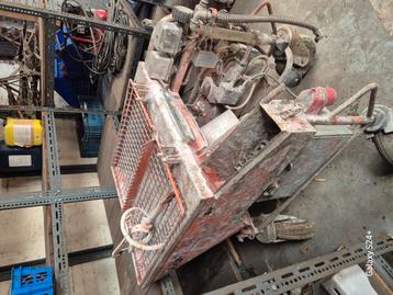 machine a plafonnage G4 beschikbaar voor biedingen
