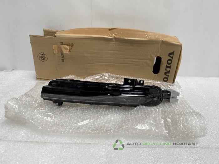 Veilleuse gauche d'un Volvo V40, Autos : Pièces & Accessoires, Éclairage, Volvo, Neuf, 3 mois de garantie