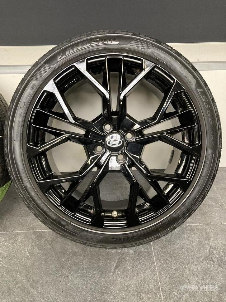 18” Huyndai Bayon sport velgen + banden 4x100, Auto-onderdelen, Banden en Velgen, Banden en Velgen, Zomerbanden, 18 inch, 215 mm