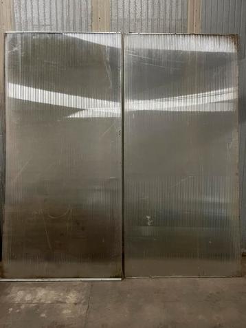 2 polycarbonaat kanaalplaten 300 x 150cm beschikbaar voor biedingen