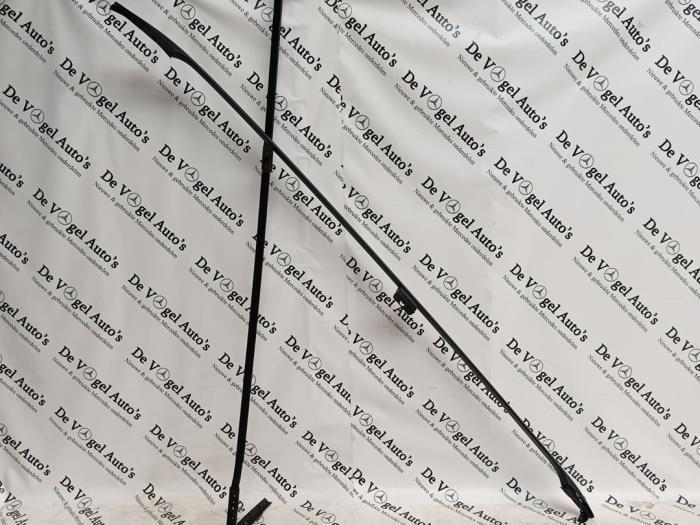 Kit rails de toit d'un Mercedes V-Klasse, Autos : Pièces & Accessoires, Carrosserie & Tôlerie, Mercedes-Benz, Utilisé, 3 mois de garantie