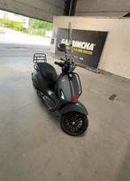 Vespa sprint A klasse, Fietsen en Brommers, Ophalen, Vespa S, Zo goed als nieuw, Benzine