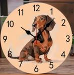 Horloge murale ronde en bois Sausage Dog (25 cm), Enlèvement ou Envoi, Neuf, Horloge murale
