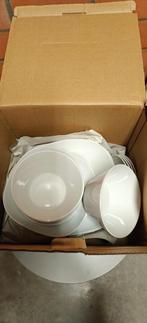 Wit servies voor minstens 8 personen, Huis en Inrichting, Keuken | Servies, Ophalen, Zo goed als nieuw, Effen, Bord(en)