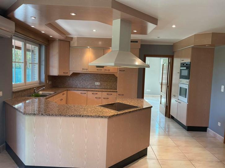 Keuken met apparatuur, Huis en Inrichting, Keuken | Complete keukens, Gebruikt, U-keuken, Bruin, Graniet of Steen, Ophalen