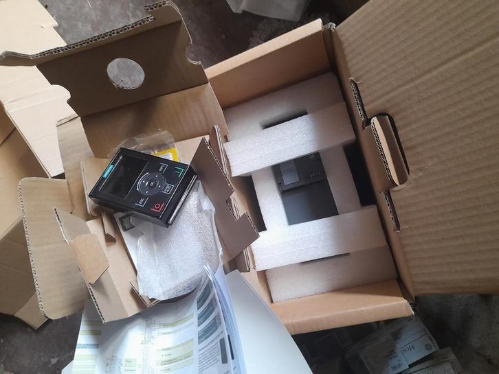 Variateur Siemens sinamics G 120X 3x400v, Doe-het-zelf en Bouw, Elektriciteit en Kabels