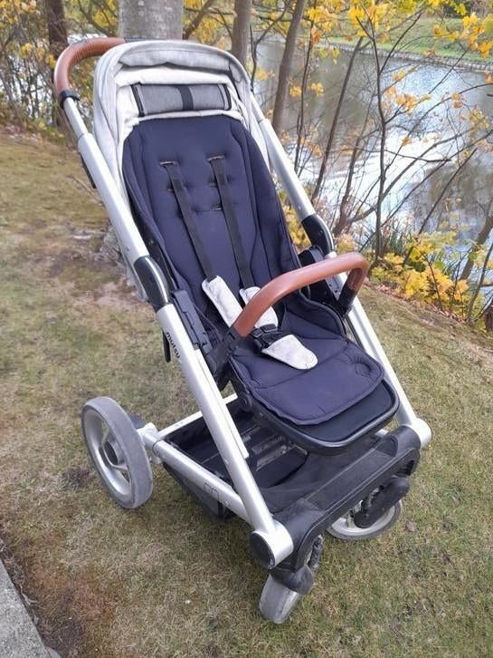 Mutsy buggy, Kinderen en Baby's, Buggy's, Zo goed als nieuw, Regenhoes, Verstelbare rugleuning, Voetenzak, Zonnekap, Ophalen