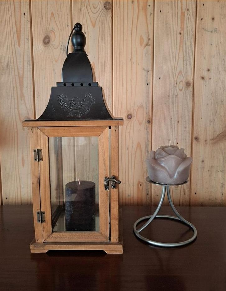Houten lantaarn en metalen kandelaar, Huis en Inrichting, Woonaccessoires | Kandelaars en Kaarsen, Zo goed als nieuw, Kandelaar