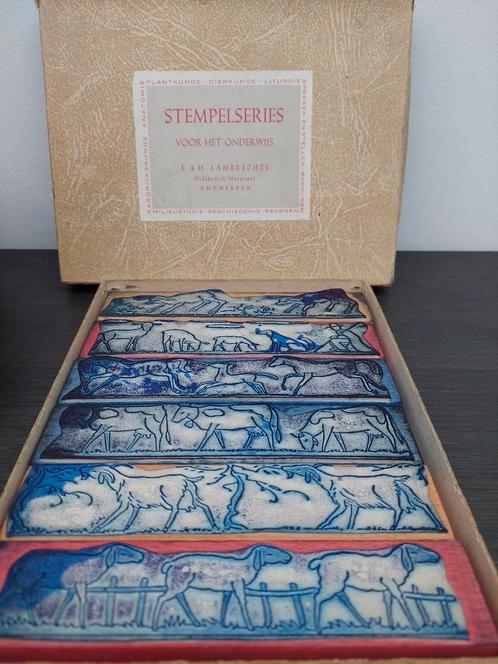 Mooie set oude stempels in originele doos  vintage, Antiek en Kunst, Antiek | Speelgoed, Ophalen