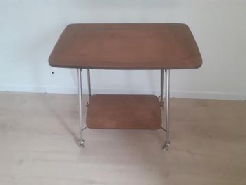 Vintage Bijzettafeltje beschikbaar voor biedingen