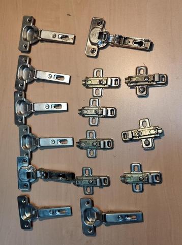 Scharnieren voor kastdeuren beschikbaar voor biedingen