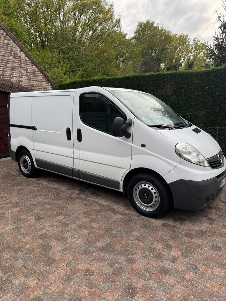 Opel Vivaro 2000 diesel, Auto's, Bestelwagens en Lichte vracht, Particulier, ABS, Airbags, Airconditioning, Bluetooth, Centrale vergrendeling