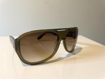 Hugo Boss zonnebril in military-green! beschikbaar voor biedingen