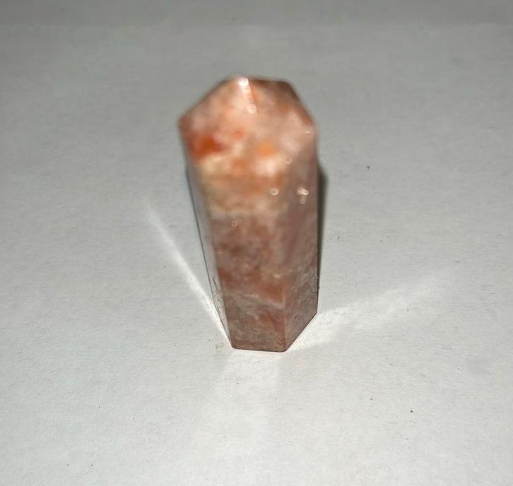 Zonnesteen obelisk - 23gram - 52mm x 18mm, Handtassen en Accessoires, Edelstenen, Nieuw, Ophalen of Verzenden