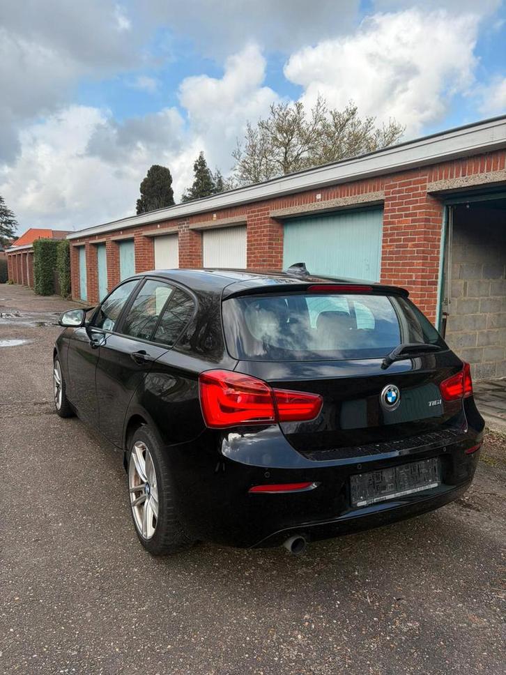 BMW 116i (blanc approuvé et formulaire rose), Autos, BMW, Particulier, Série 1, ABS, Airbags, Air conditionné, Android Auto, Bluetooth