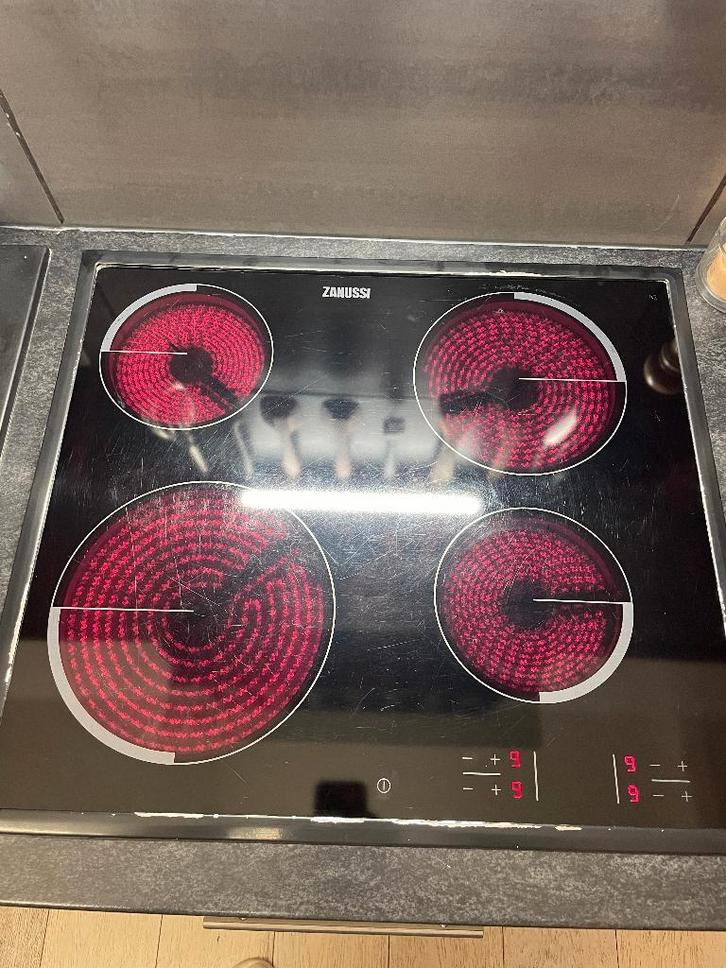 ZANUSSI Taque vitrocéramique, Electroménager, Tables de cuisson, Utilisé, Encastré, 4 zones de cuisson, Enlèvement