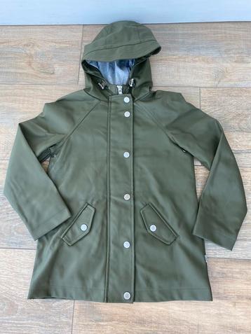 Mooie kaki groene regenjas. Maat 110-116 (5-6 jaar) beschikbaar voor biedingen