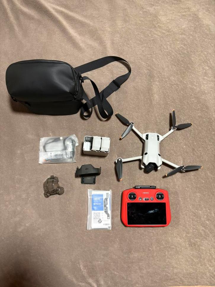 DJI Mini 4 Pro Fly More Combo - Excellent Condition, TV, Hi-fi & Vidéo, Drones, Comme neuf, Drone avec caméra, Qualité supérieure