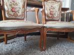 Stoelen en schilderijen, Ophalen