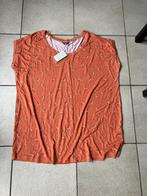 Nieuw t shirt met bloemetjes - maat 46, Kleding | Dames, T-shirts, Ophalen of Verzenden, Nieuw, Maat 46/48 (XL) of groter, Korte mouw