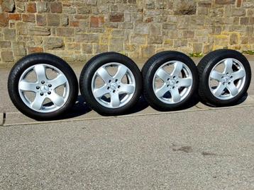 4 très bons pneus hiver 205/55-16, originales Mercedes beschikbaar voor biedingen