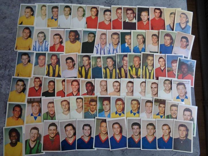 MAPLE LEAF CHEWING GUM VOETBAL KAARTEN ANNO 1963   75x, Hobby en Vrije tijd, Stickers en Plaatjes, Ophalen of Verzenden