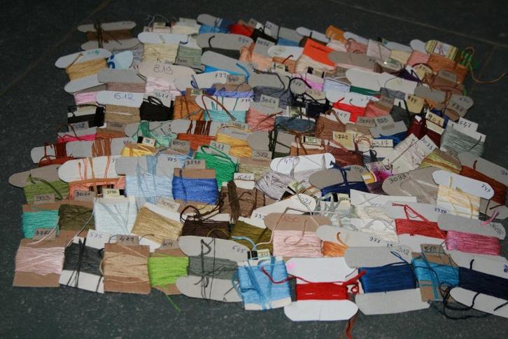 DMC garen, Hobby en Vrije tijd, Borduren en Borduurmachines, Gebruikt, Borduurgaren of Zijde, Ophalen of Verzenden
