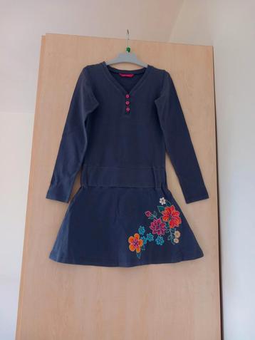 Donkerblauw kleedje met bloemen maat 122/128, als nieuw beschikbaar voor biedingen