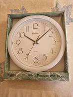Witte, ronde, analoge hangklok NIEUW!, Ophalen of Verzenden, Nieuw, Analoog, Wandklok