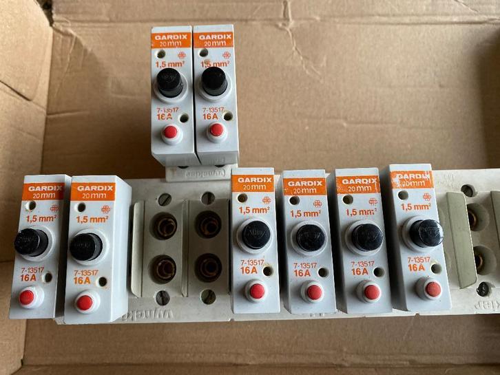 Zekeringen - 5 euro /stuk, Doe-het-zelf en Bouw, Elektriciteit en Kabels, Gebruikt, Overige typen, Ophalen of Verzenden